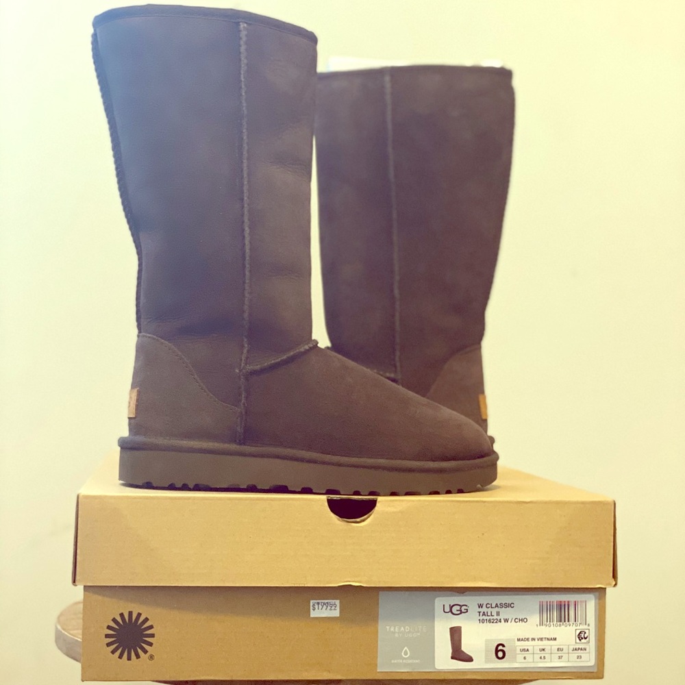 UGG Australia Classic Tall boot in chocolate NIB!